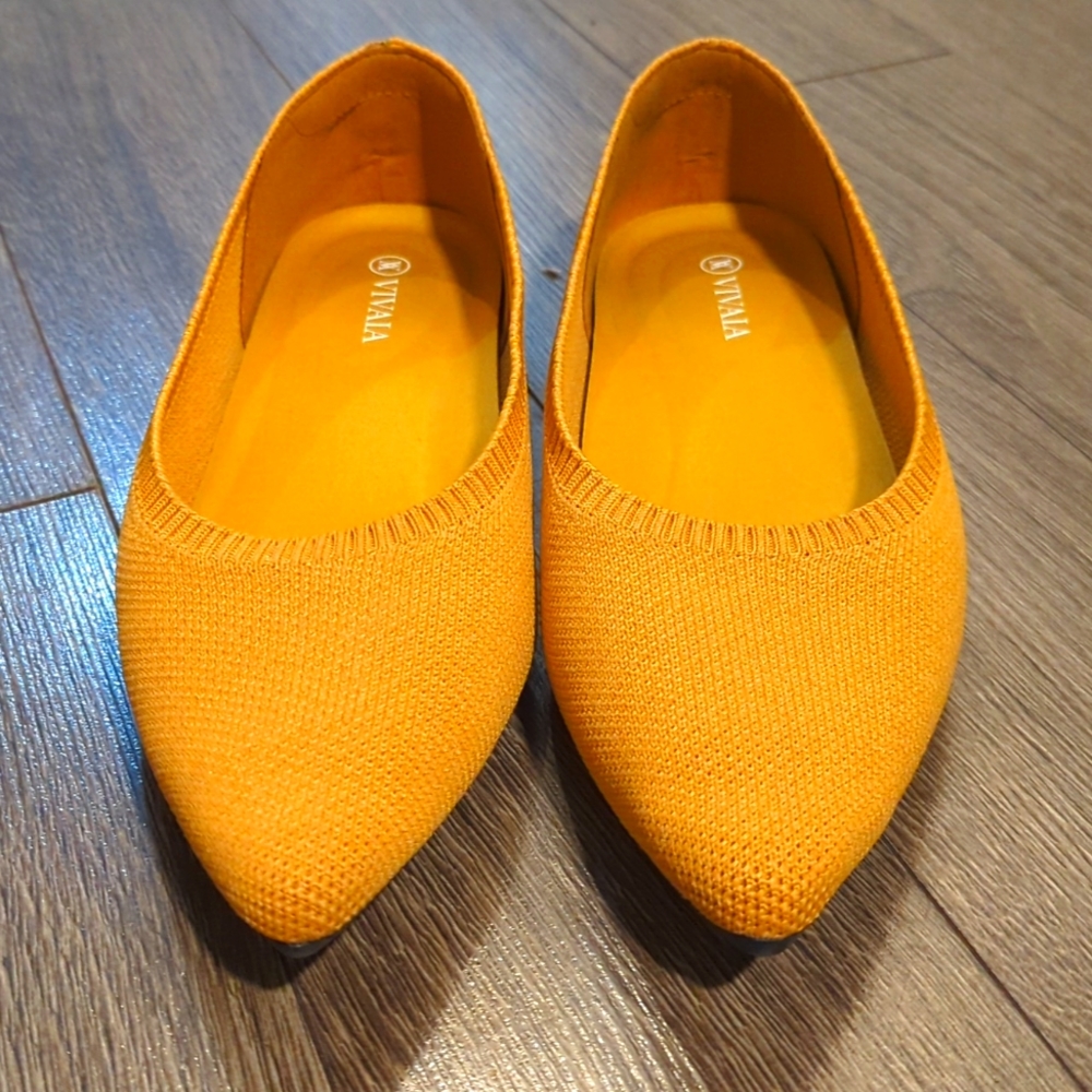 US 9 Vivaia Yellow pointed toe ballet flats
